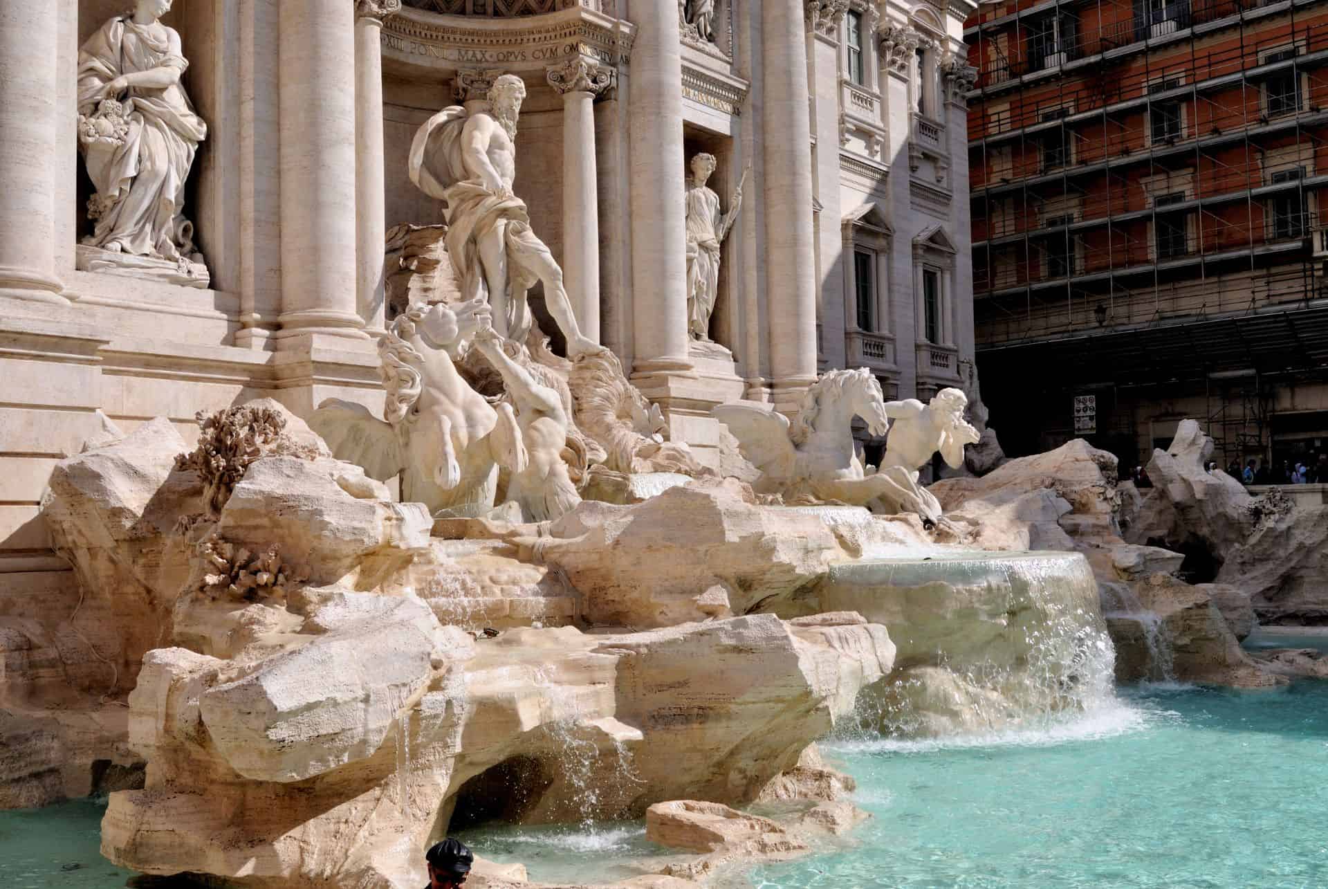 fontaine de trevi vue de pres