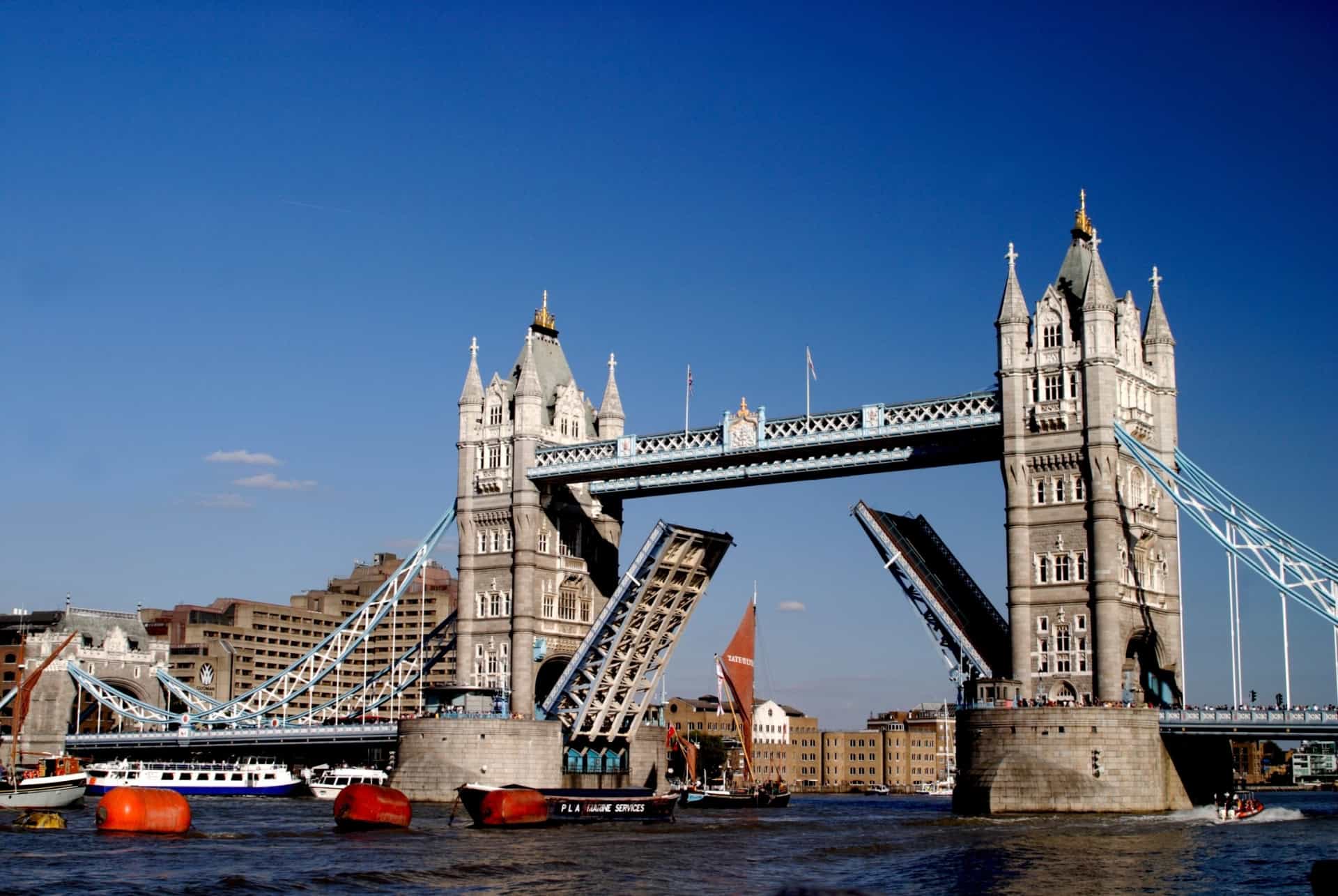 levee pont tower bridge