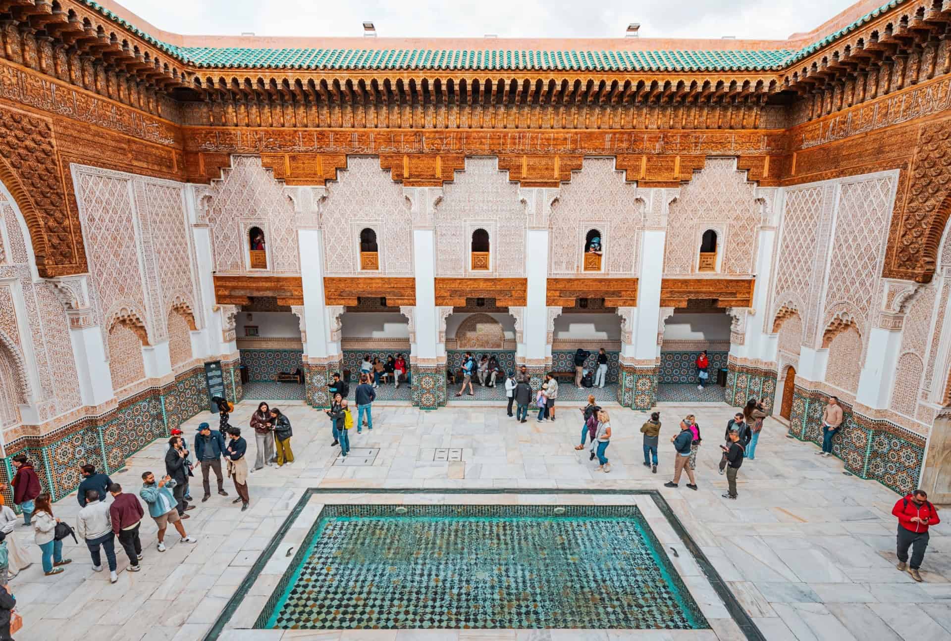 touristes medersa ben youssef