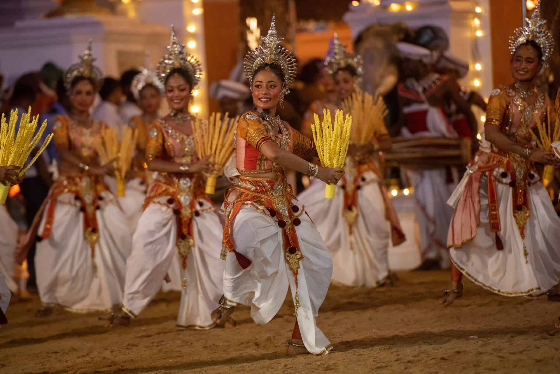 perahera de kataragama sri lanka