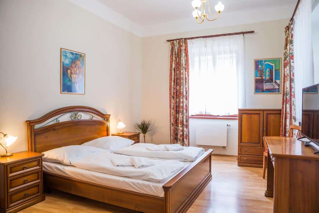 hostel little quarter prague