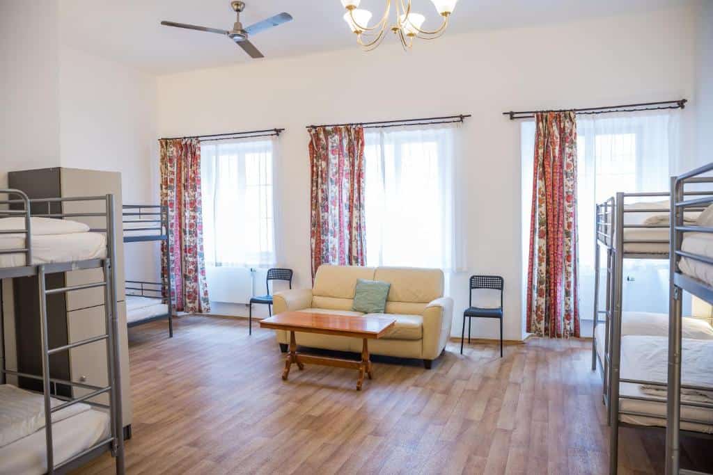hostel little quarter