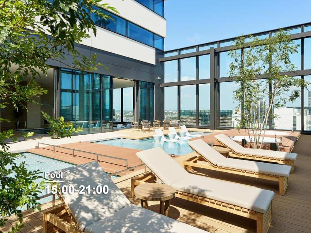 mitsui garden hotel yokohama minatomirai premier pool
