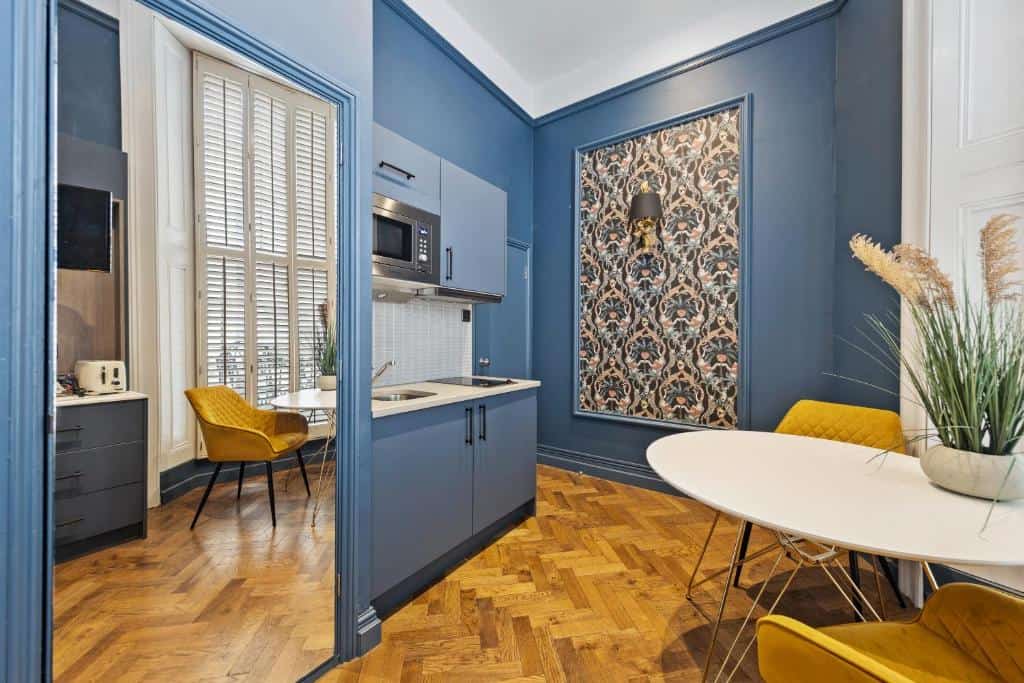 vancouver hotel and studios london