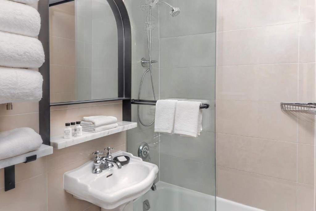 voco the franklin new york by ihg salle de bain